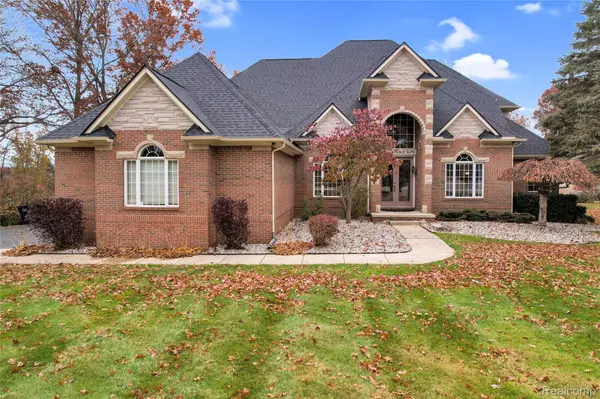 10088 Rosemarie RUN, Brighton, MI 48114