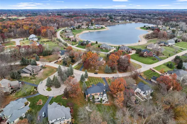 10088 Rosemarie RUN, Brighton, MI 48114