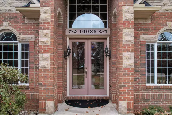 10088 Rosemarie RUN, Brighton, MI 48114