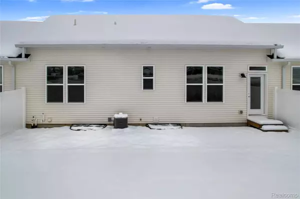 2324 Gilder DR, Howell, MI 48843