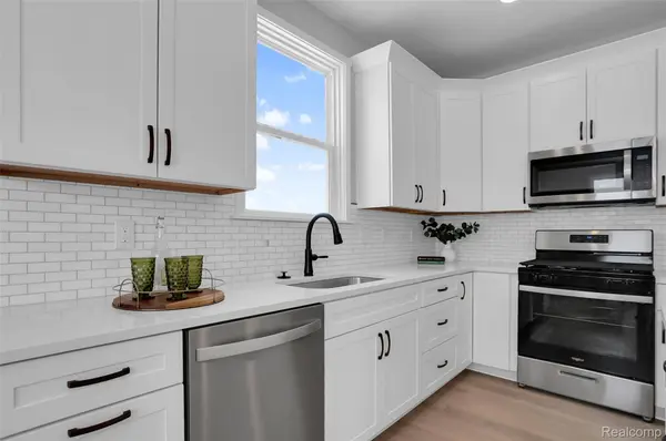 340 McDowell DR, Howell, MI 48843