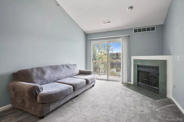 864 Amanda LN, Pontiac, MI 48340