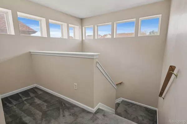 864 Amanda LN, Pontiac, MI 48340