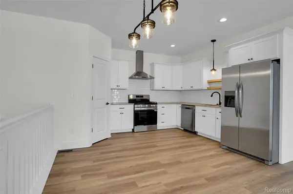 2323 Gilder DR, Howell, MI 48843