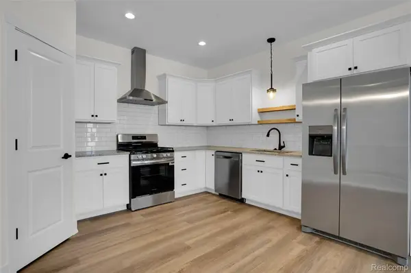 2323 Gilder DR, Howell, MI 48843