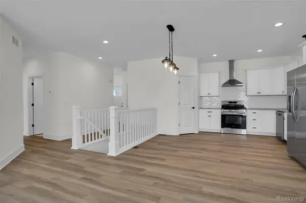 2323 Gilder DR, Howell, MI 48843