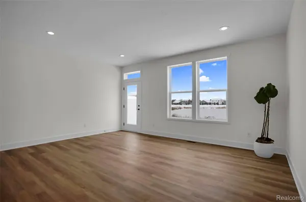 2323 Gilder DR, Howell, MI 48843