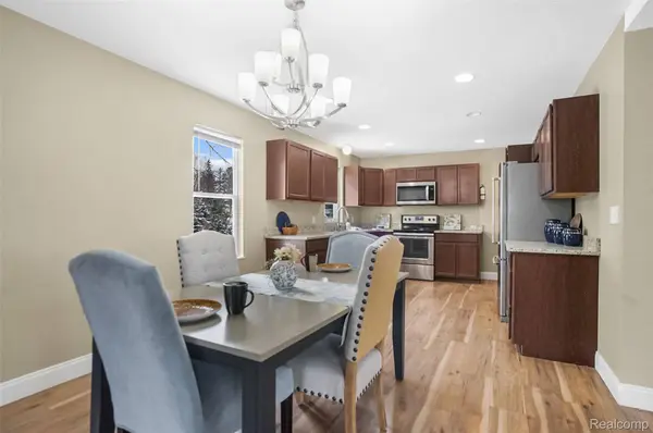 2420 Fisher RD, Howell, MI 48855