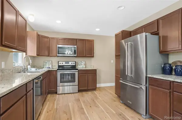 2420 Fisher RD, Howell, MI 48855