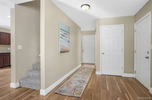 2420 Fisher RD, Howell, MI 48855