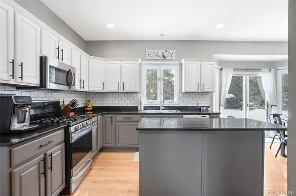 274 Carnoustie RD, Highland, MI 48357