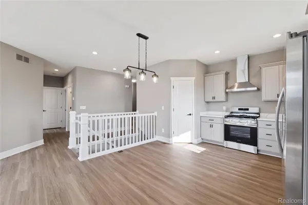 2315 Gilder DR, Howell, MI 48843