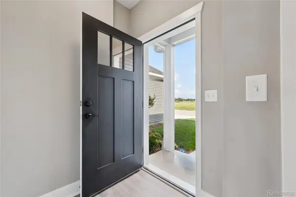 2315 Gilder DR, Howell, MI 48843