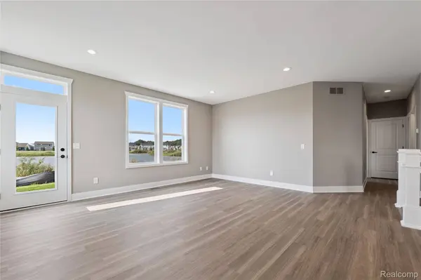 2315 Gilder DR, Howell, MI 48843