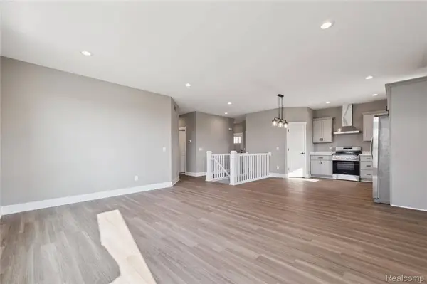 2315 Gilder DR, Howell, MI 48843