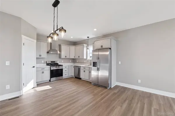 2315 Gilder DR, Howell, MI 48843