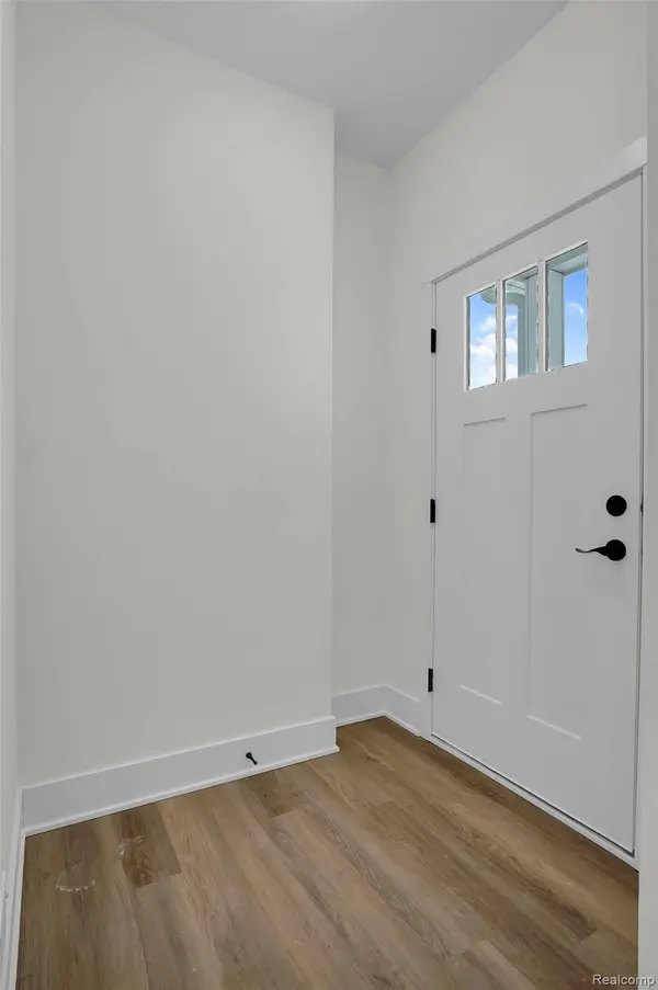 2324 Gilder DR, Howell, MI 48843