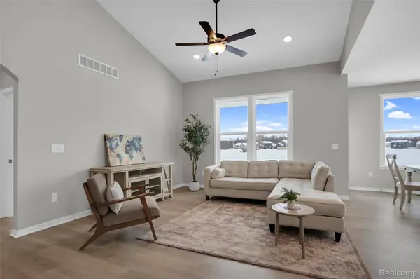 345 McDowell DR, Howell, MI 48843