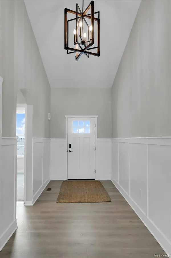 348 McDowell DR, Howell, MI 48843