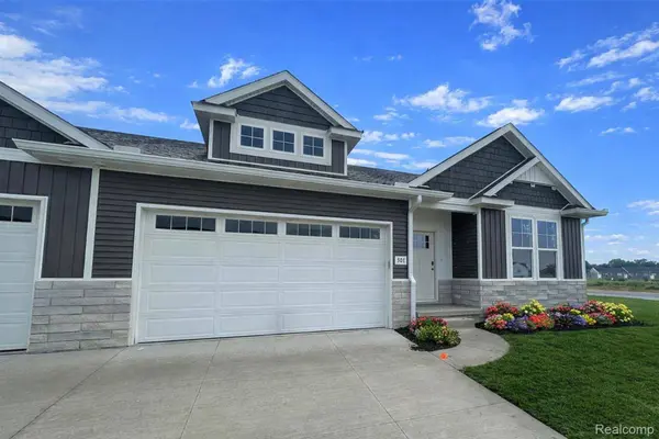 345 McDowell DR, Howell, MI 48843