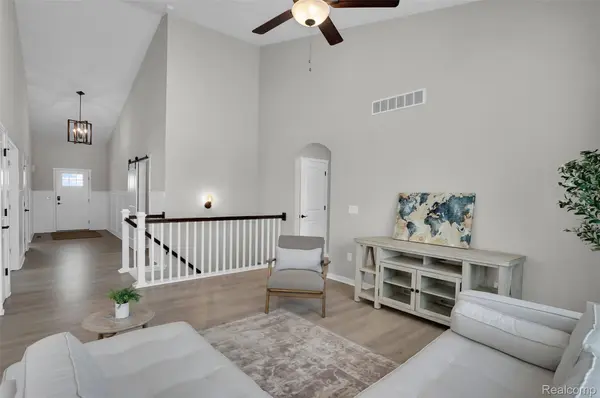 348 McDowell DR, Howell, MI 48843