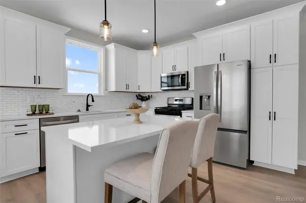 348 McDowell DR, Howell, MI 48843