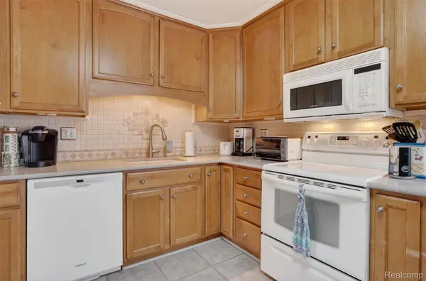 33604 Alvin ST, Garden City, MI 48135