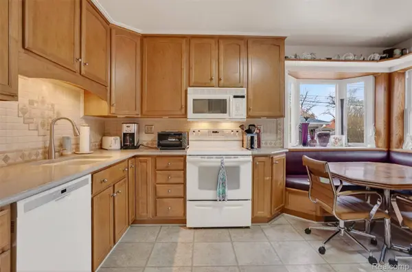 33604 Alvin ST, Garden City, MI 48135