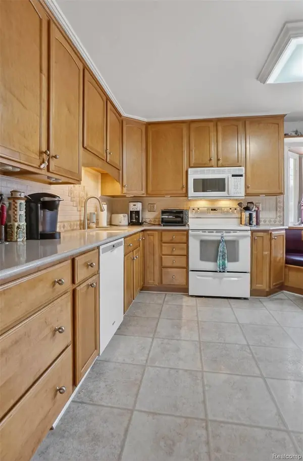 33604 Alvin ST, Garden City, MI 48135