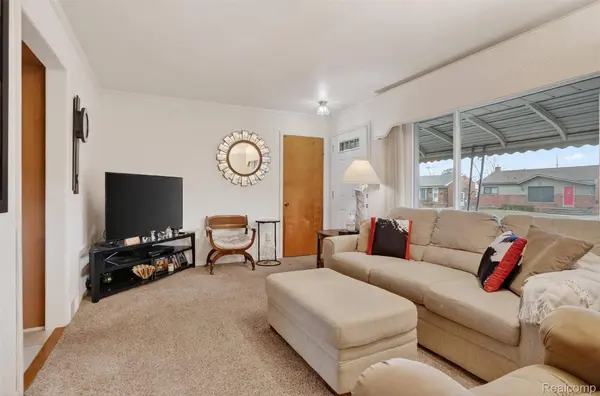 33604 Alvin ST, Garden City, MI 48135