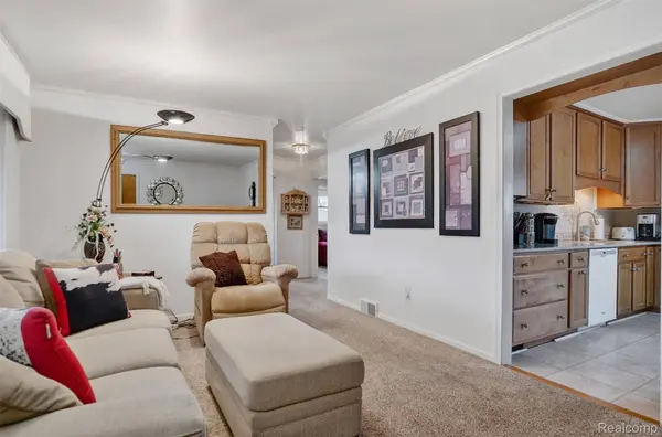 33604 Alvin ST, Garden City, MI 48135