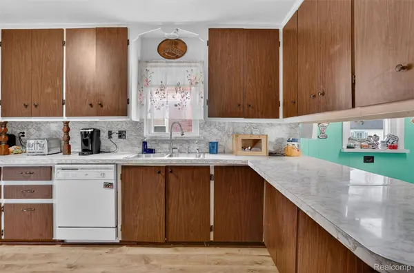 9923 Inkster RD, Livonia, MI 48150