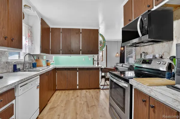 9923 Inkster RD, Livonia, MI 48150