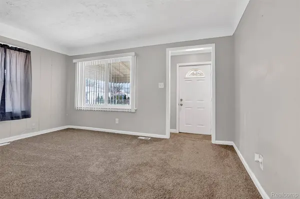 23131 Lambrecht AVE, Eastpointe, MI 48021