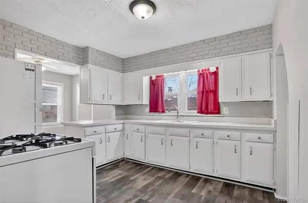 23131 Lambrecht AVE, Eastpointe, MI 48021