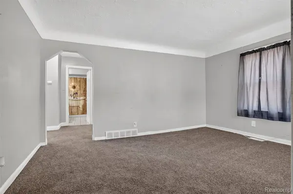 23131 Lambrecht AVE, Eastpointe, MI 48021