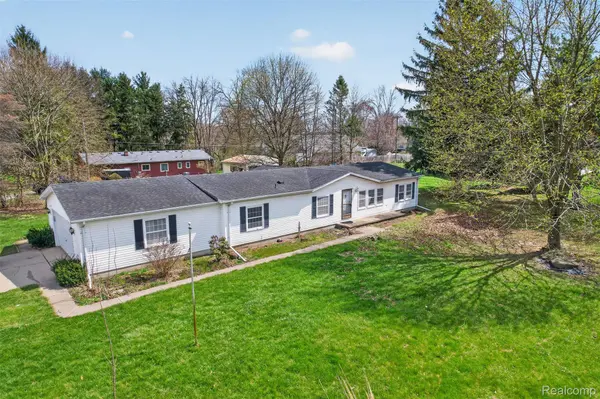 11011 Hamburg RD, Hamburg Township, MI 48189