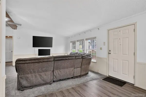 11011 Hamburg RD, Hamburg Township, MI 48189