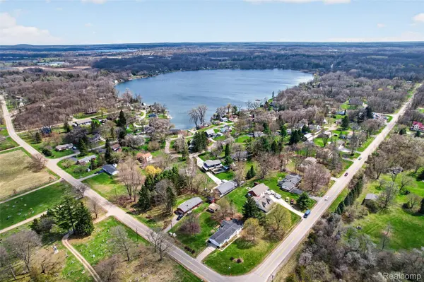 11011 Hamburg RD, Hamburg Township, MI 48189