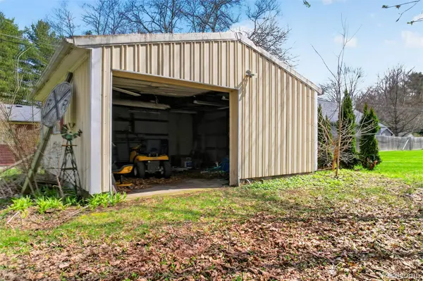 11011 Hamburg RD, Hamburg Township, MI 48189