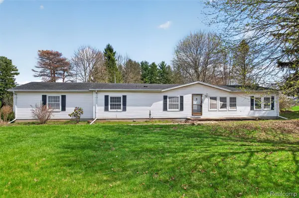 11011 Hamburg RD, Hamburg Township, MI 48189