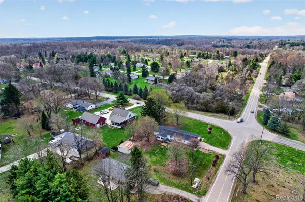 11011 Hamburg RD, Hamburg Township, MI 48189