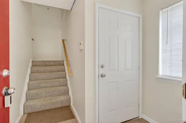 863 Amanda LN, Pontiac, MI 48340