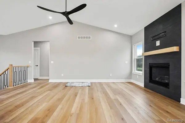 7195 Geraldine CIR, Gainestownship_genesee, MI 48473