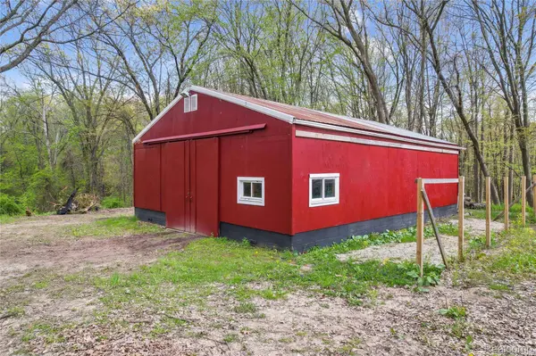2300 Old Plank RD, Milford Charter Township, MI 48381