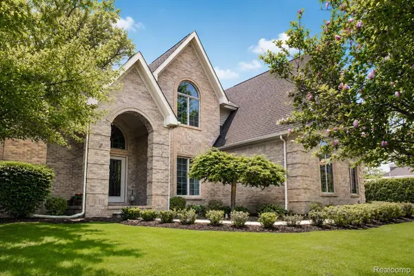 9194 Orion DR, Brighton Township, MI 48114
