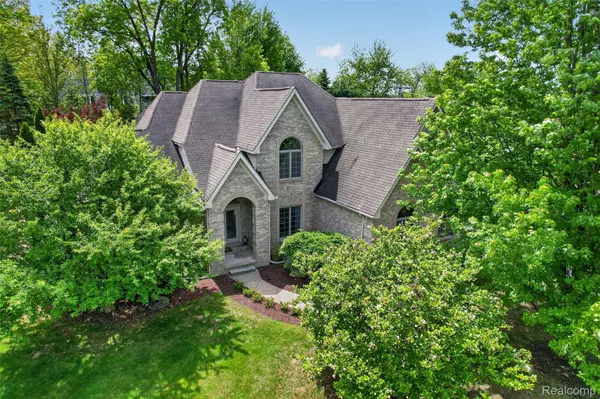 9194 Orion DR, Brighton Township, MI 48114