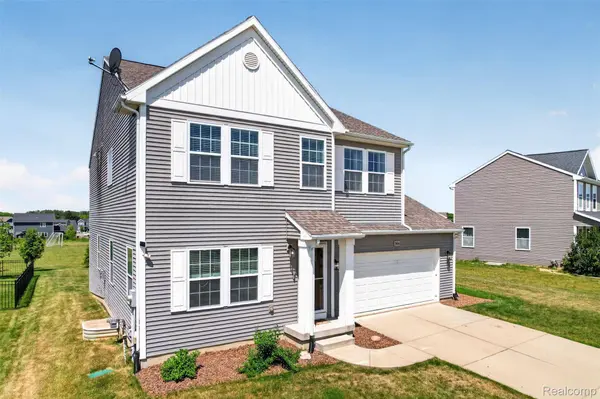 3524 Amber Oaks DR, Howell Township, MI 48855
