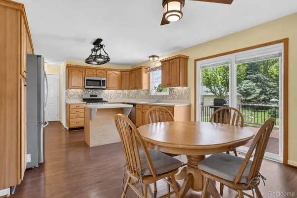 310 Browning DR, Howell, MI 48843