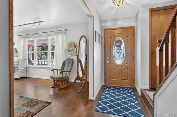 310 Browning DR, Howell, MI 48843